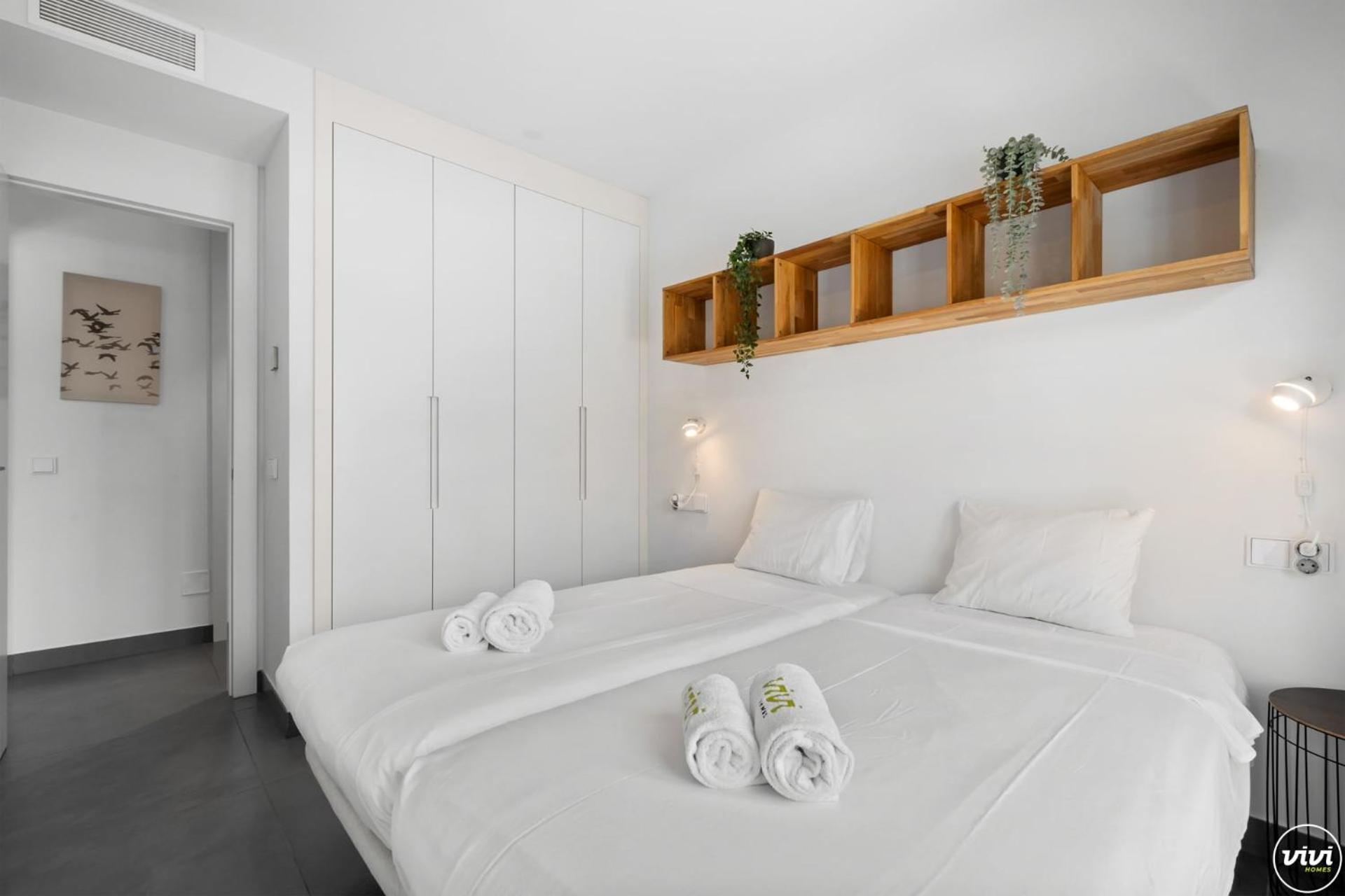 Vivi Homes - Luxury ,garden, Pool & Sauna Apartment *