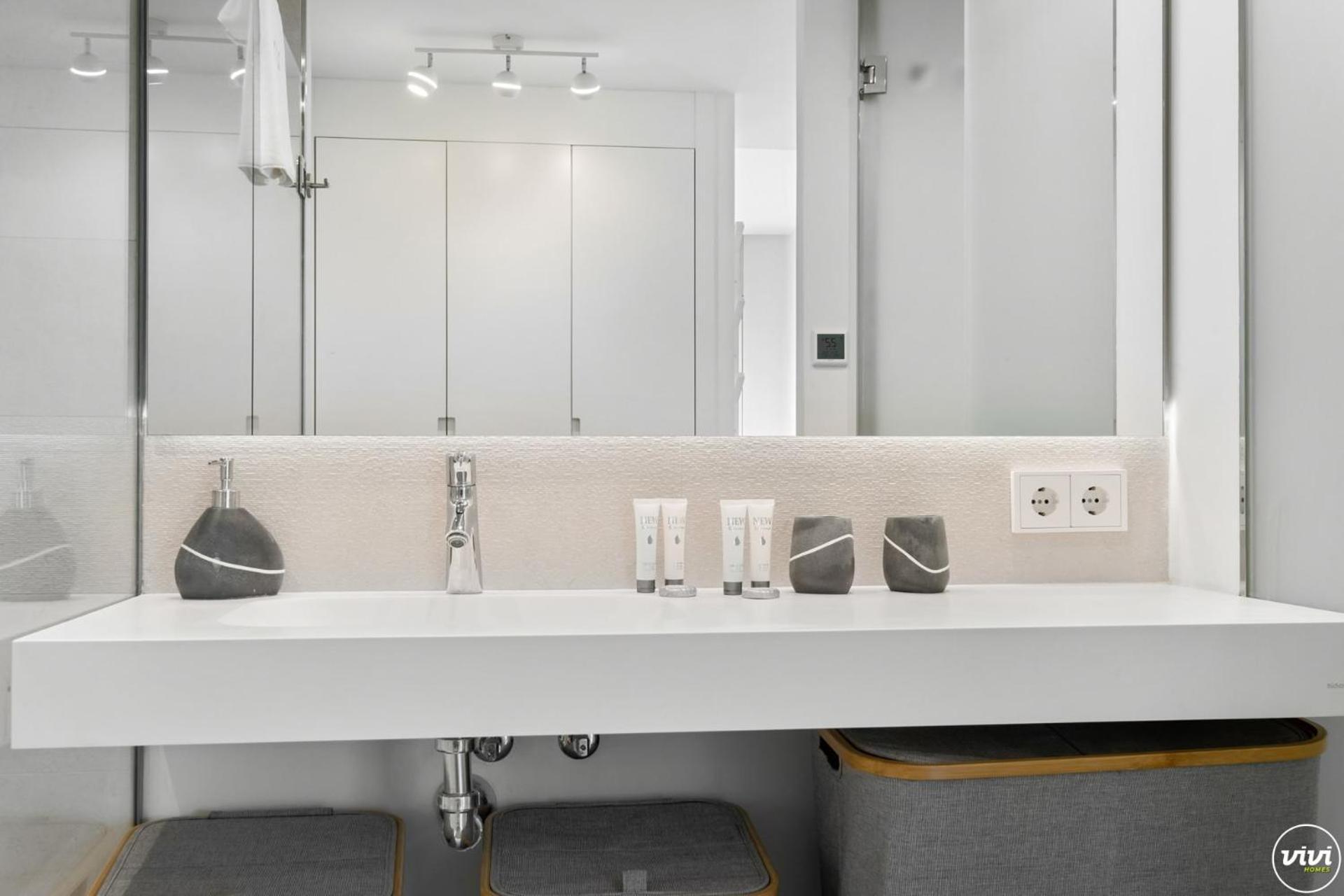 Vivi Homes - Luxury ,garden, Pool & Sauna Apartment *