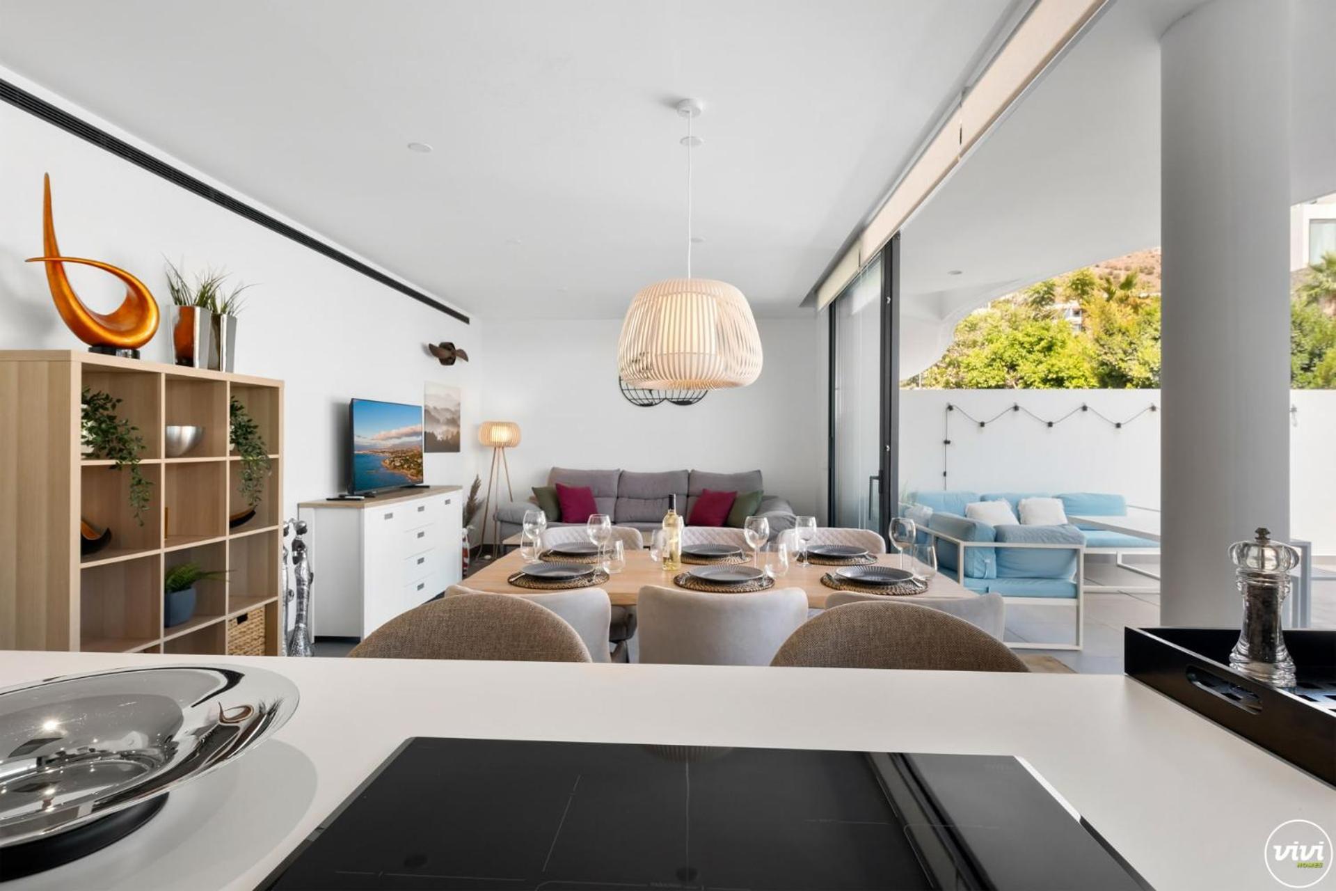 Vivi Homes - Luxury ,garden, Pool & Sauna Apartment