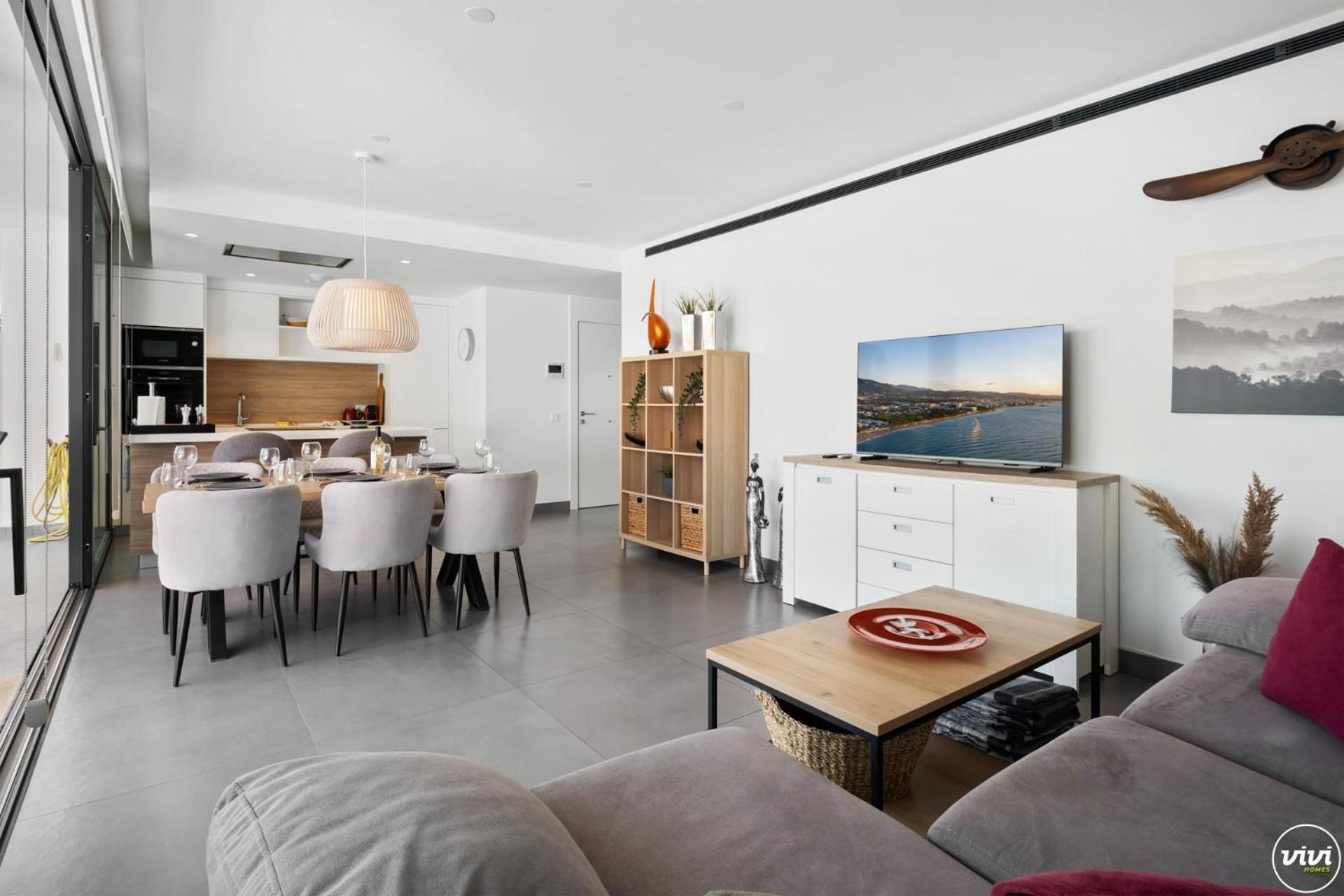 Vivi Homes - Luxury ,garden, Pool & Sauna Apartment