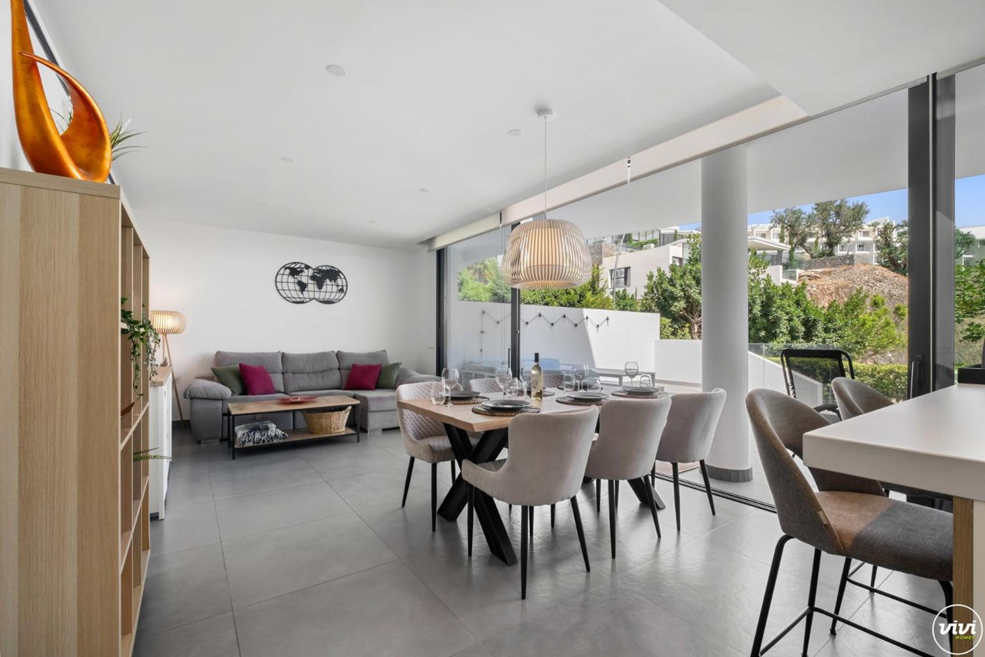Vivi Homes - Luxury ,garden, Pool & Sauna