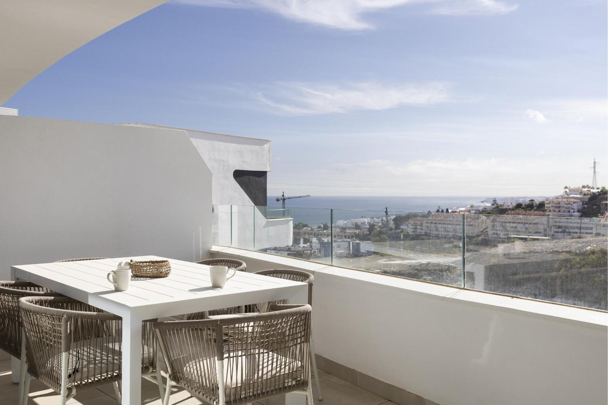 Elegant Luxury With Terrace In Higueron