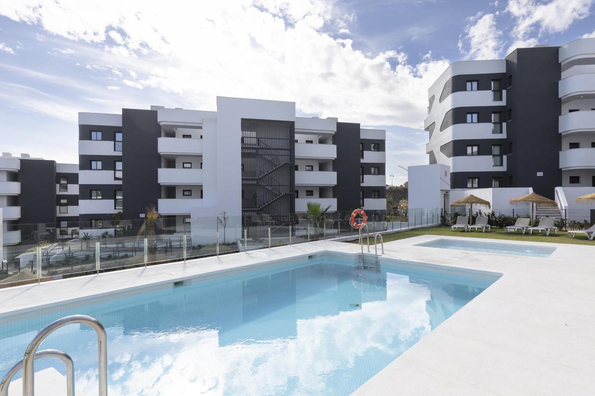 Apartment Elegant Luxury With Terrace In Higueron Fuengirola