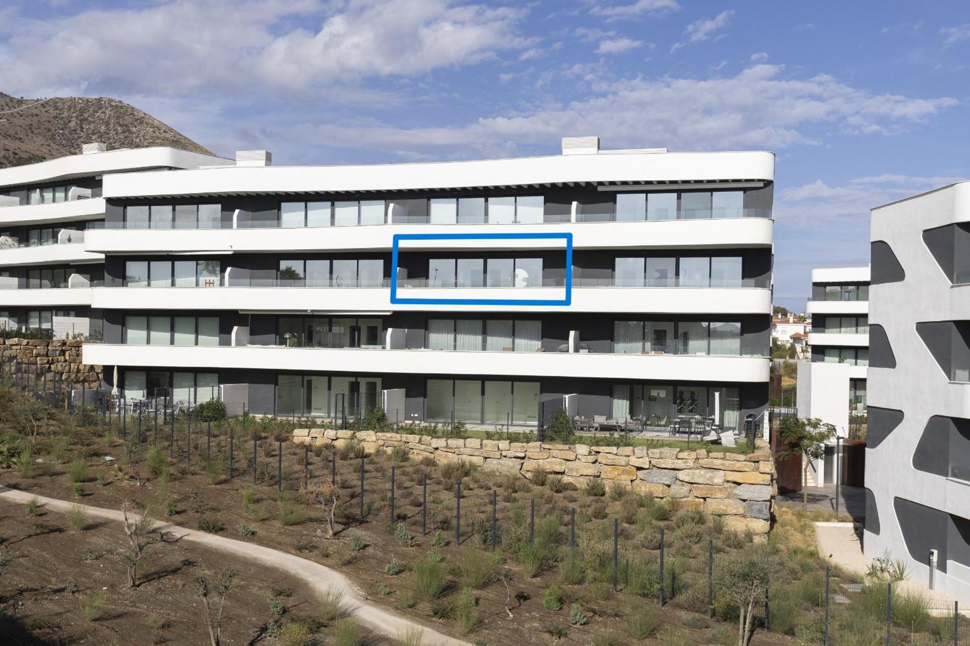 Elegant Luxury With Terrace In Higueron *