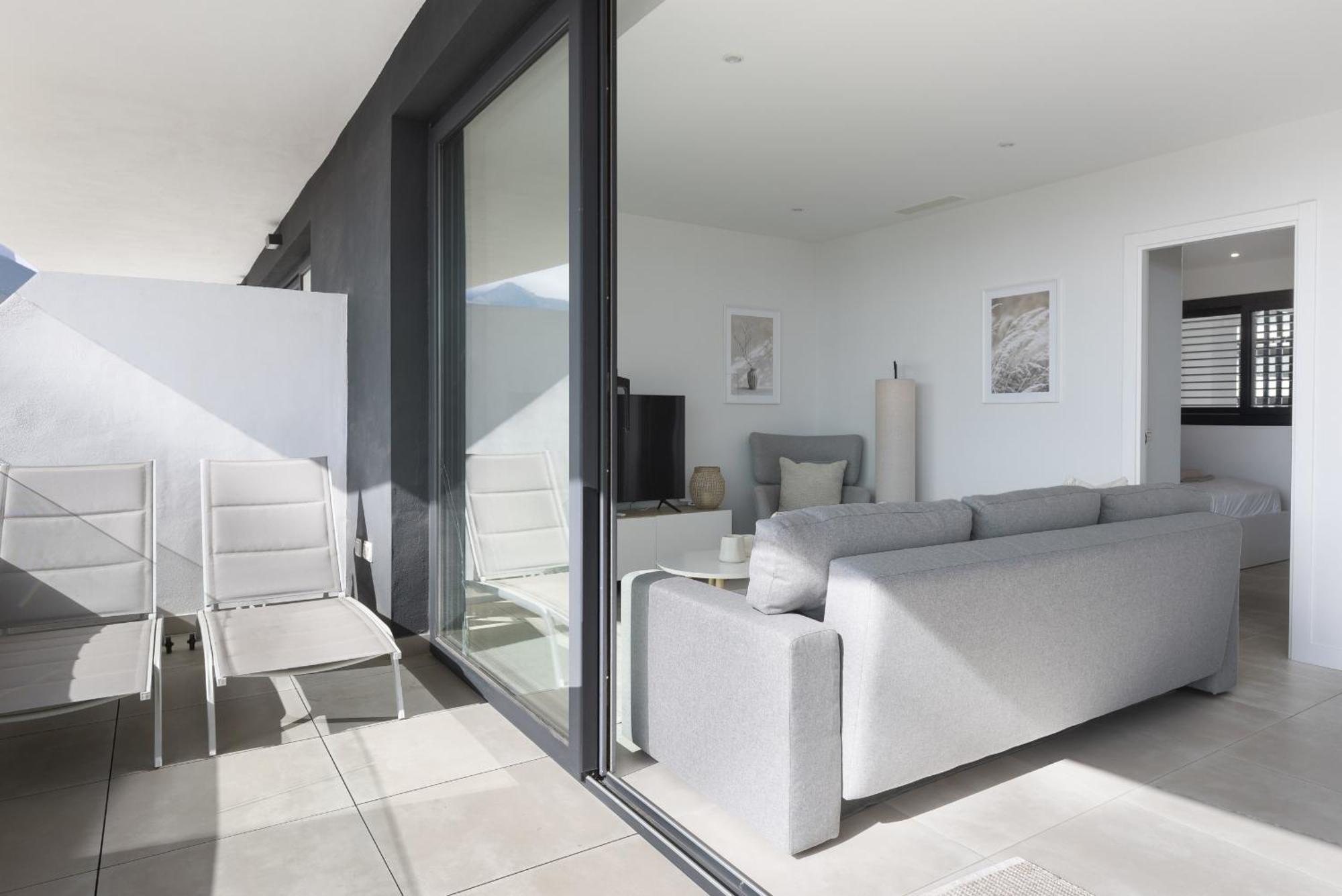 Elegant Luxury With Terrace In Higueron