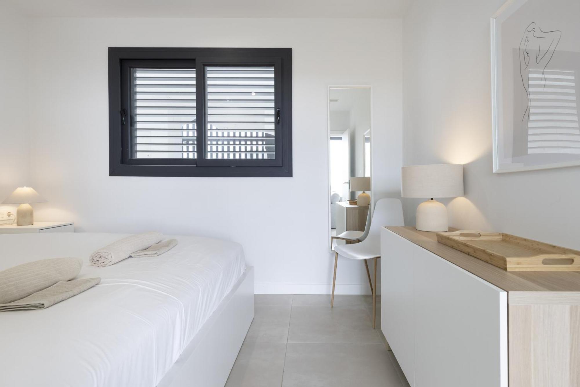 Elegant Luxury With Terrace In Higueron Fuengirola