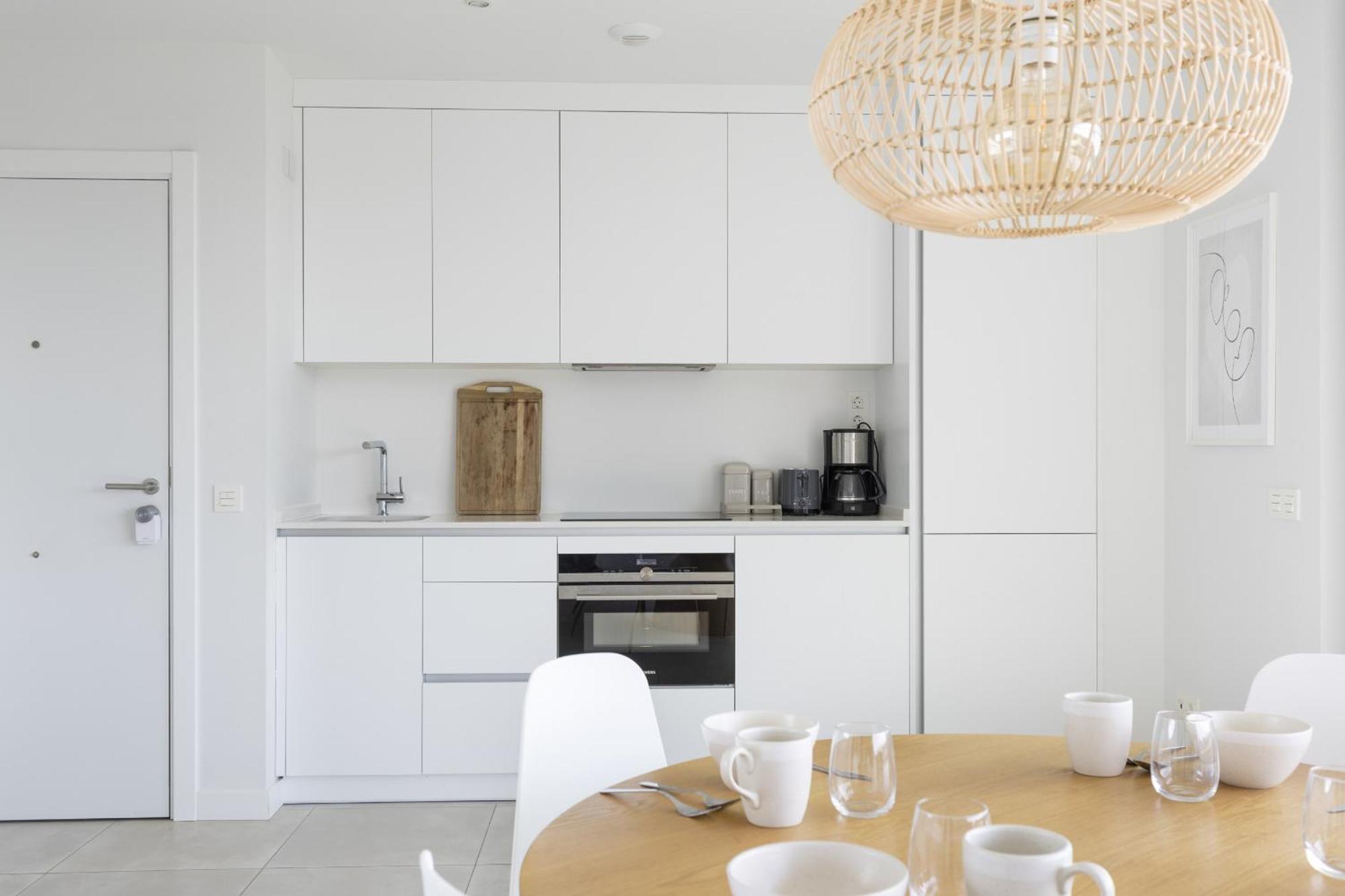 Elegant Luxury With Terrace In Higueron Apartment