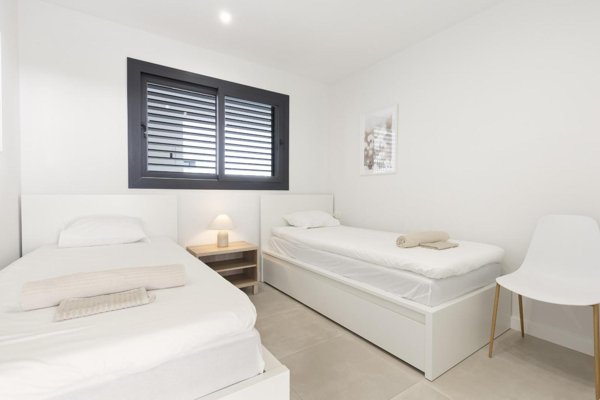Elegant Luxury With Terrace In Higueron Apartment
