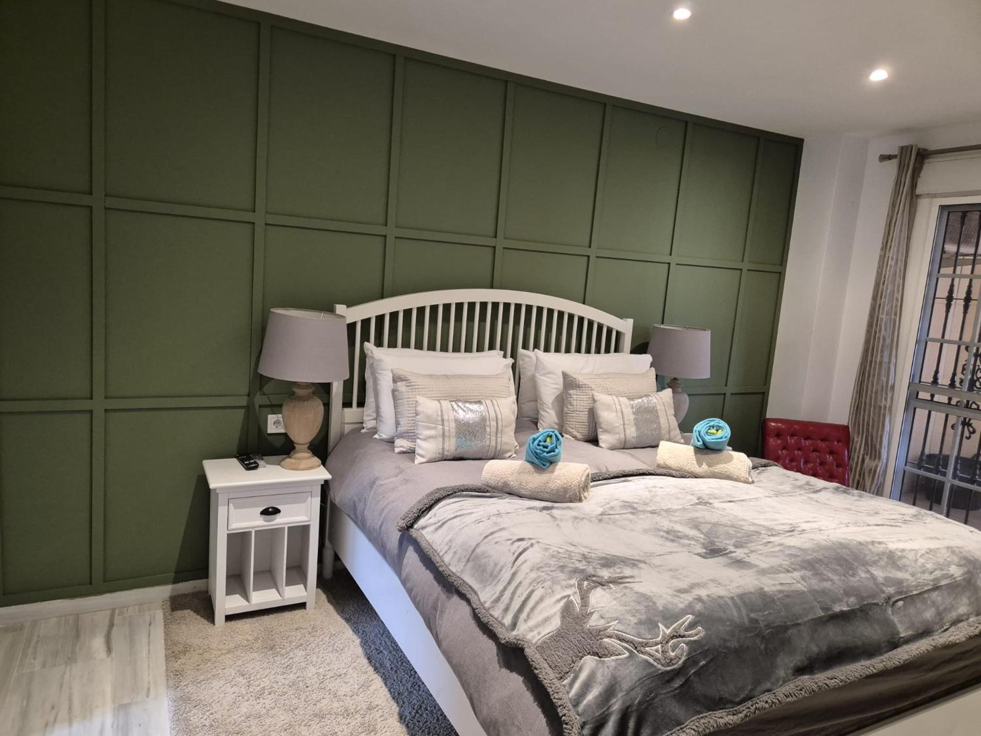 Luxurious Three Bedroom Duplex Close To * Fuengirola