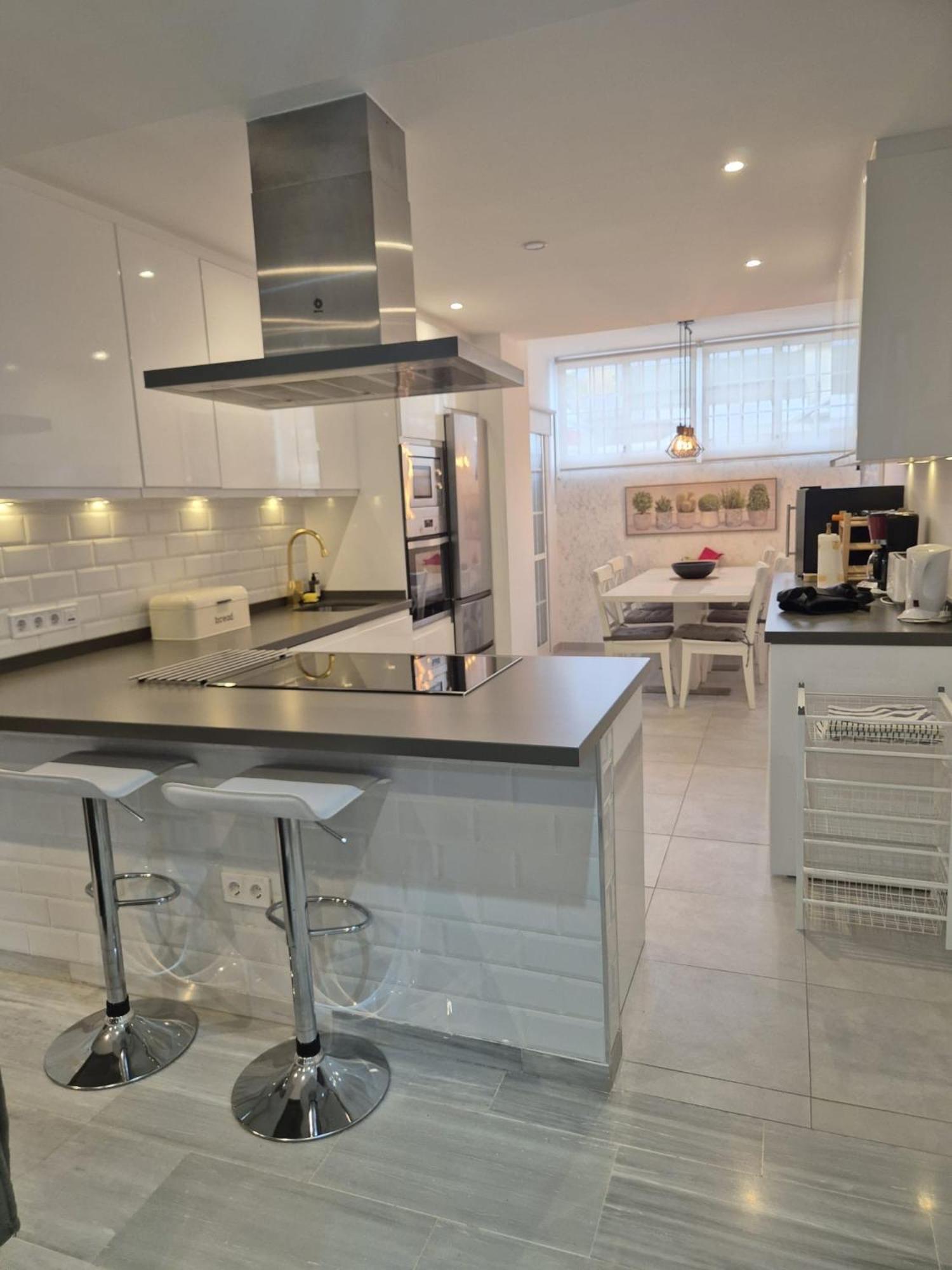 Luxurious Three Bedroom Duplex Close To Apartment