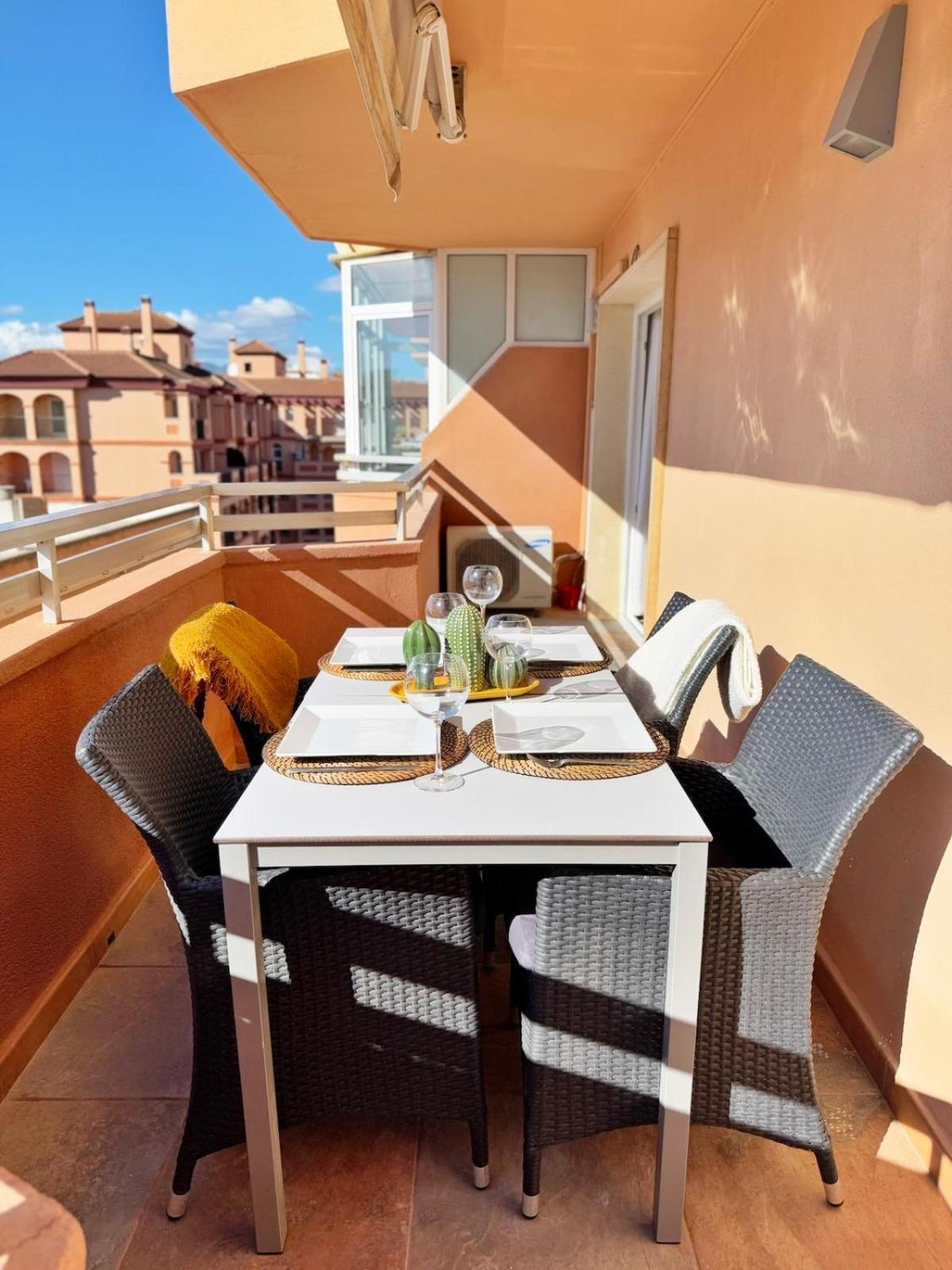 Sunny & Modern Apartamento *