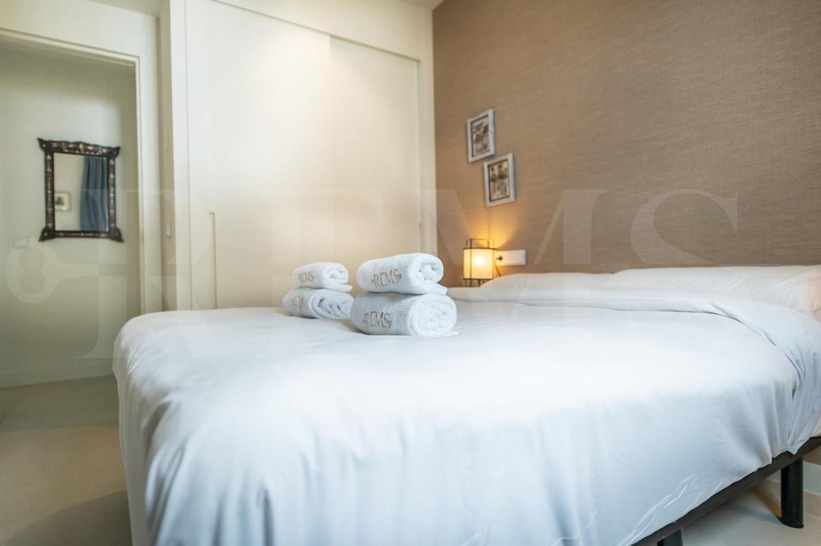 Apartment Seaside Escape With Views, Pool And Parking Rems Fuengirola
