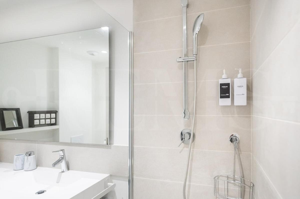 Seaside Escape With Views, Pool And Parking Rems Fuengirola