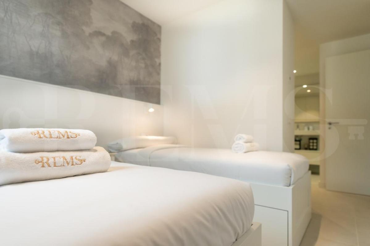 Seaside Escape With Views, Pool And Parking Rems Fuengirola