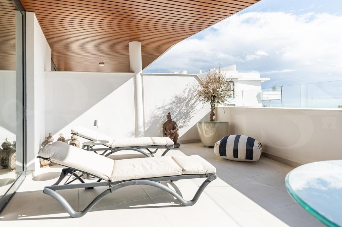Seaside Escape With Views, Pool And Parking Rems * Fuengirola