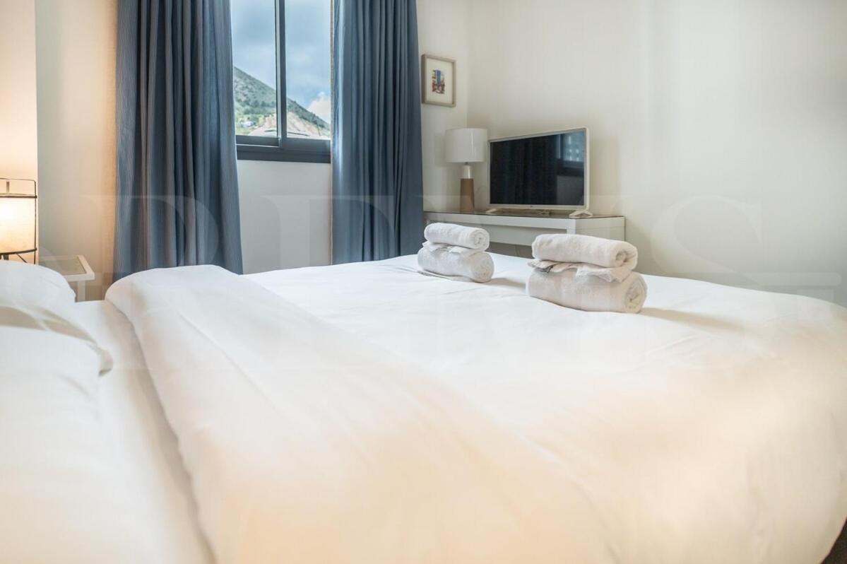 Seaside Escape With Views, Pool And Parking Rems Fuengirola