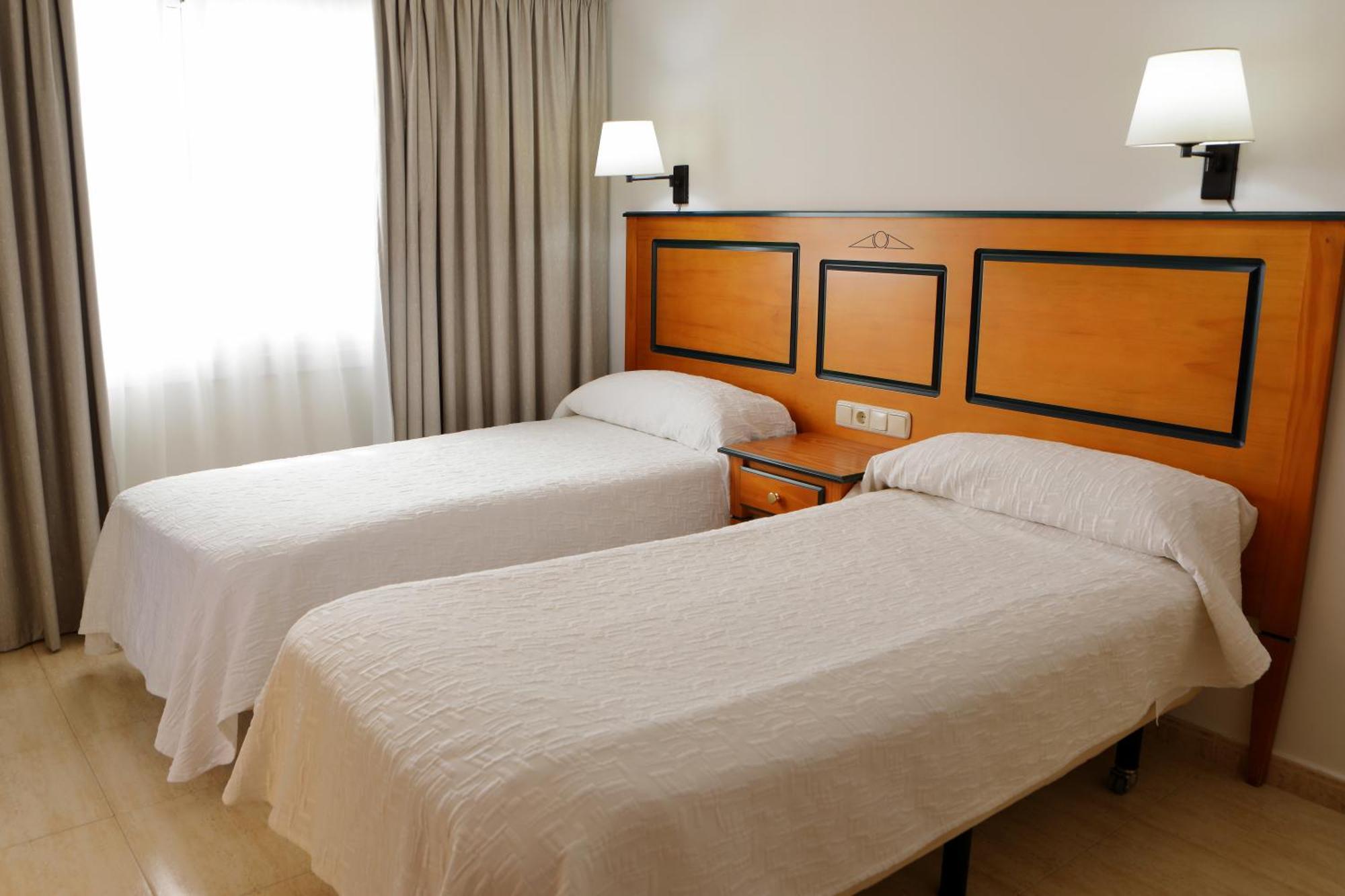 Pyr Apartahotel 3*