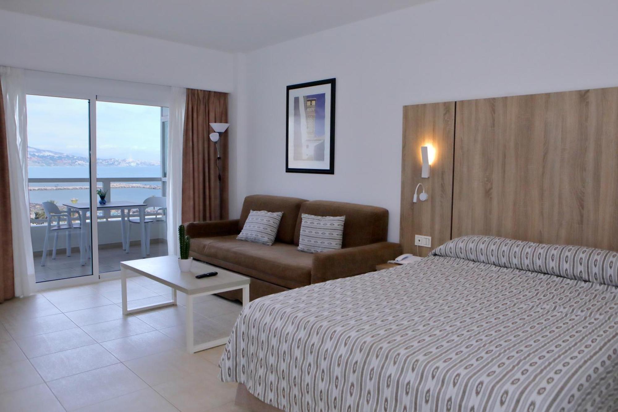 Pyr Apartahotel 3*