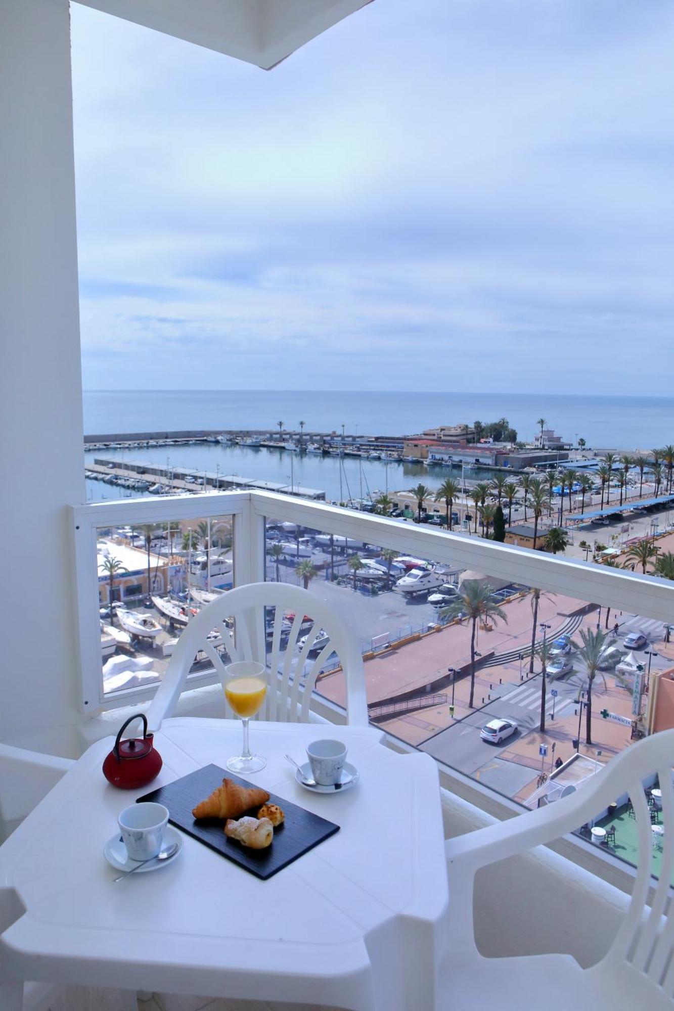 Pyr Apartahotel