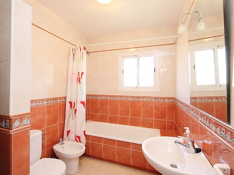 104205) Casa En Con Aire Acondicionado, Aparcamiento, Terraza, Jardin Hotel