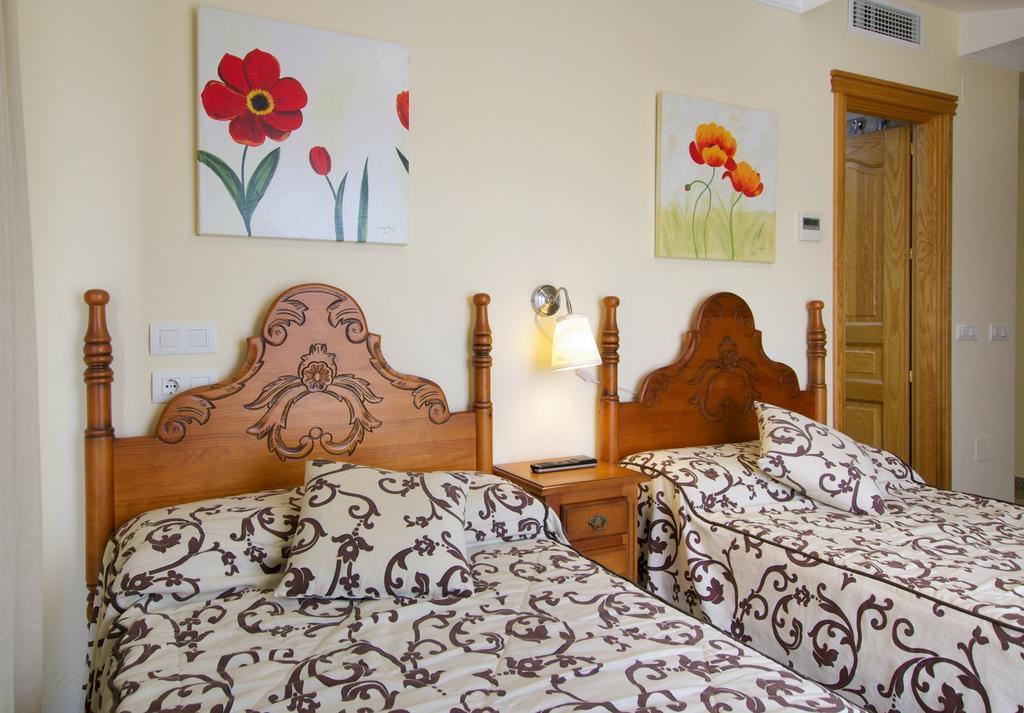 Hotel Reyesol 2*