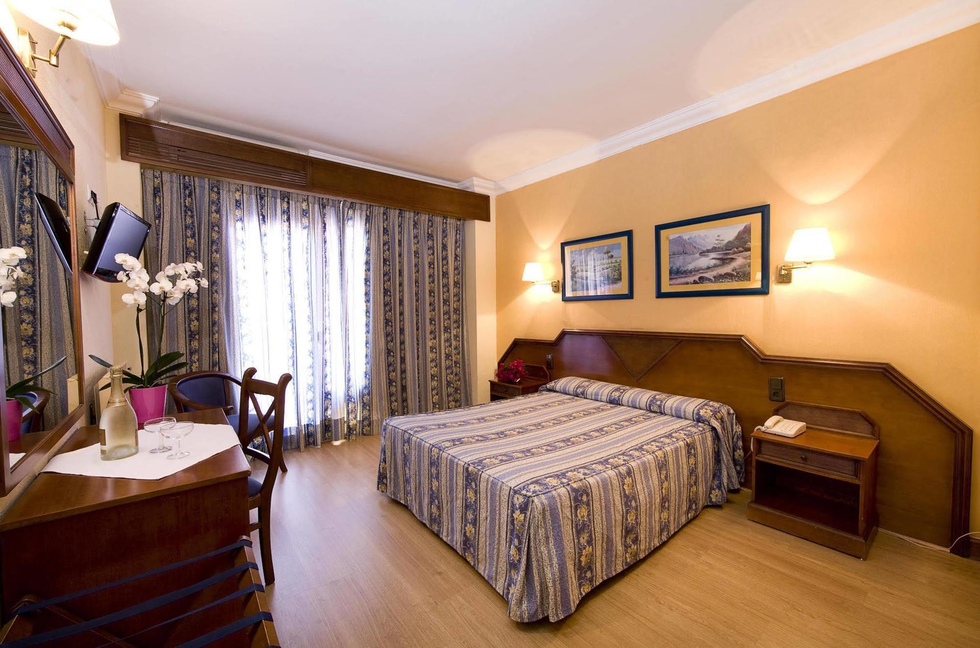 Monarque Park 4*