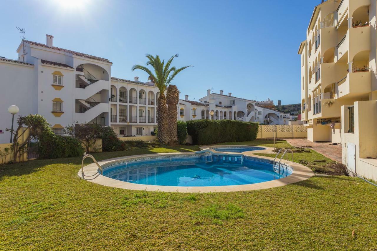 2br Urban Getaway - Good Wifi, Swimming Pool Apartment