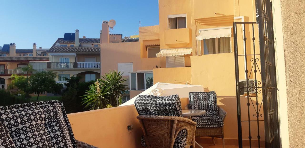Cozy In Terraced House Homestay