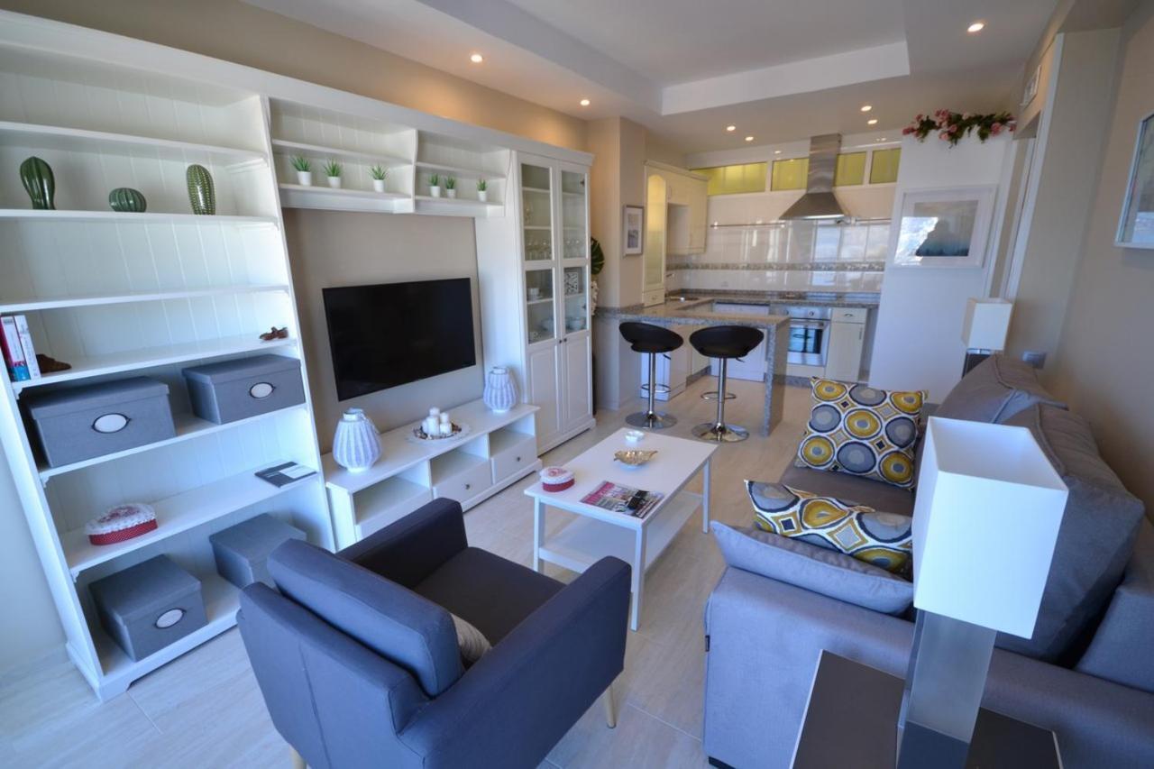 Apartment Fuengirola. Bonito En Paseo Maritimo. Espectaculares Vistas Al Mar. Primera Linea *