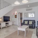 Lovely Townhouse Next To The Beach