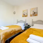Seaside Bliss 2Br Apartment With Tranquil Terrace Pool And Parking