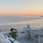 Sea Views! 3 Bedroom Villa, Sleeps 6