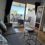 Cosy Apartment With Seaviews, Pool Close To Beach.