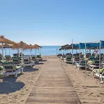 Beautiful & Fully Renovated 2Bd Apt - In City Center - 20 Meters From Beach