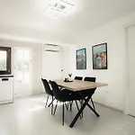 Modern Andalusian House One Minute From The Beach