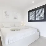 Elegant Luxury Suite With Terrace In Higueron