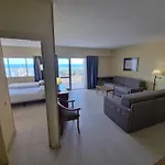 Pyr Beachfront And Pool 2Bd Apartment