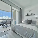 Lafrenchtouch - Estudio Con Vista Al Puerto