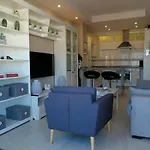 Fuengirola. Bonito Apartamento En Paseo Maritimo. Espectaculares Vistas Al Mar. Primera Linea
