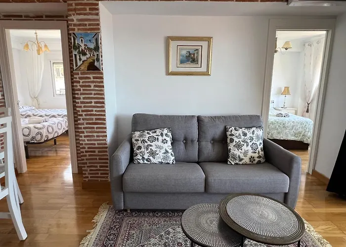 Cosy Apartment With Seaviews, Pool Close To Beach.