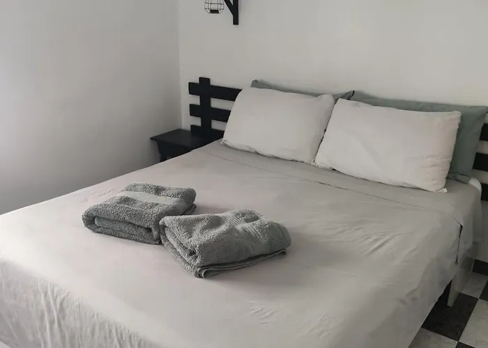 Habitacion 2 En Tercera Planta Sin Ascensor No Es Un Piso Entero! A Compartir Bano Y Cocina!