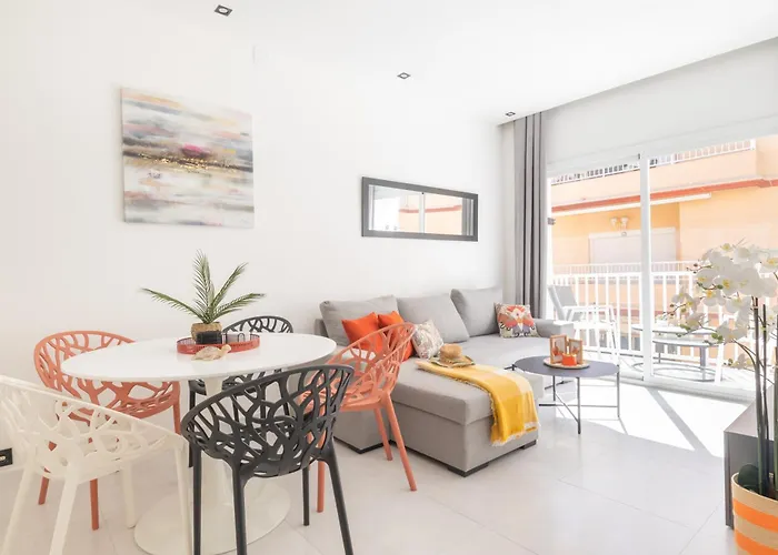 Beautiful & Fully Renovated 2Bd Apt - In City Center - 20 Meters From Beach