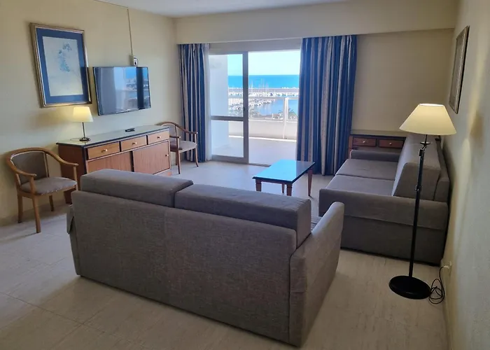 Pyr Beachfront And Pool 2Bd Apartment