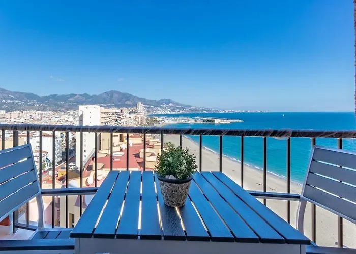 Fuengirola. Bonito Apartamento En Paseo Maritimo. Espectaculares Vistas Al Mar. Primera Linea