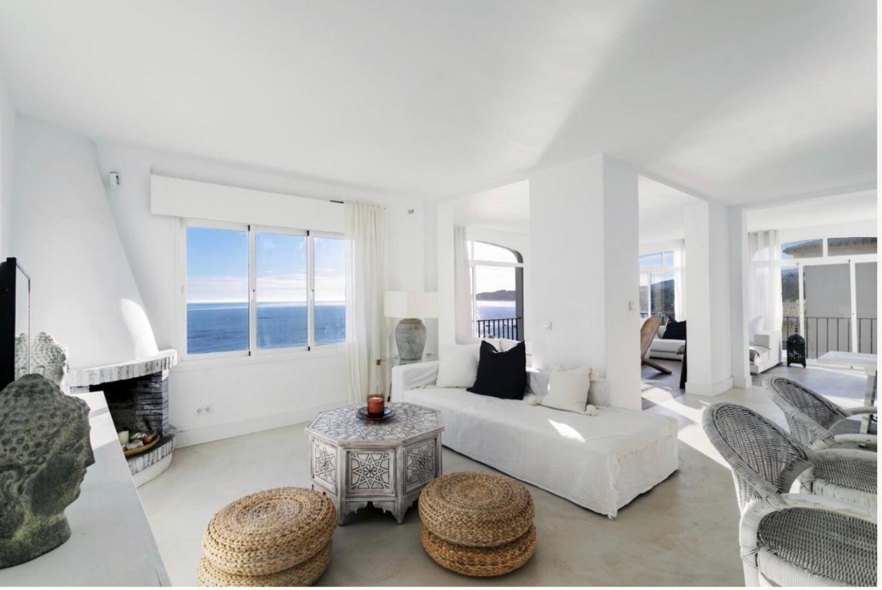 Villa Sea Views! 3 Bedroom Villa, Sleeps 6 *