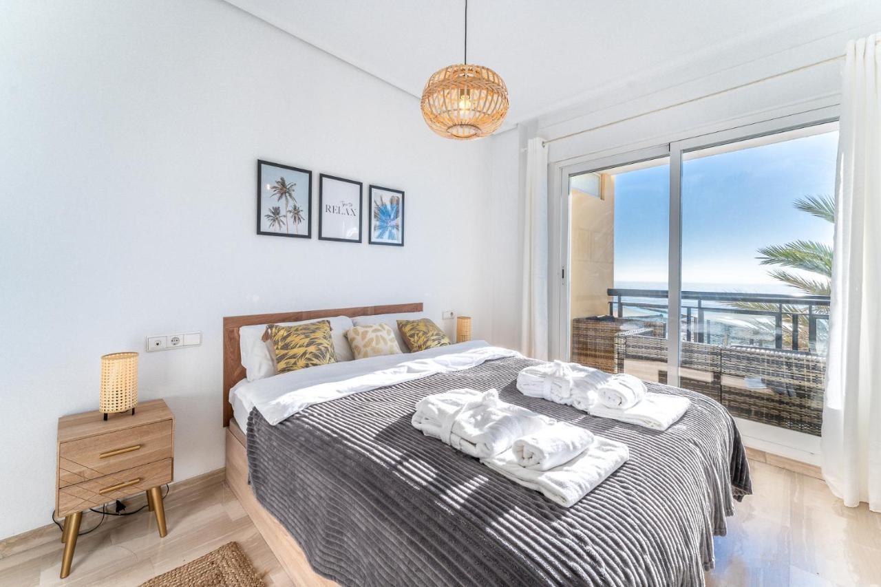 Superb Location Beachfront , 3 Bed With Terrace Appartement