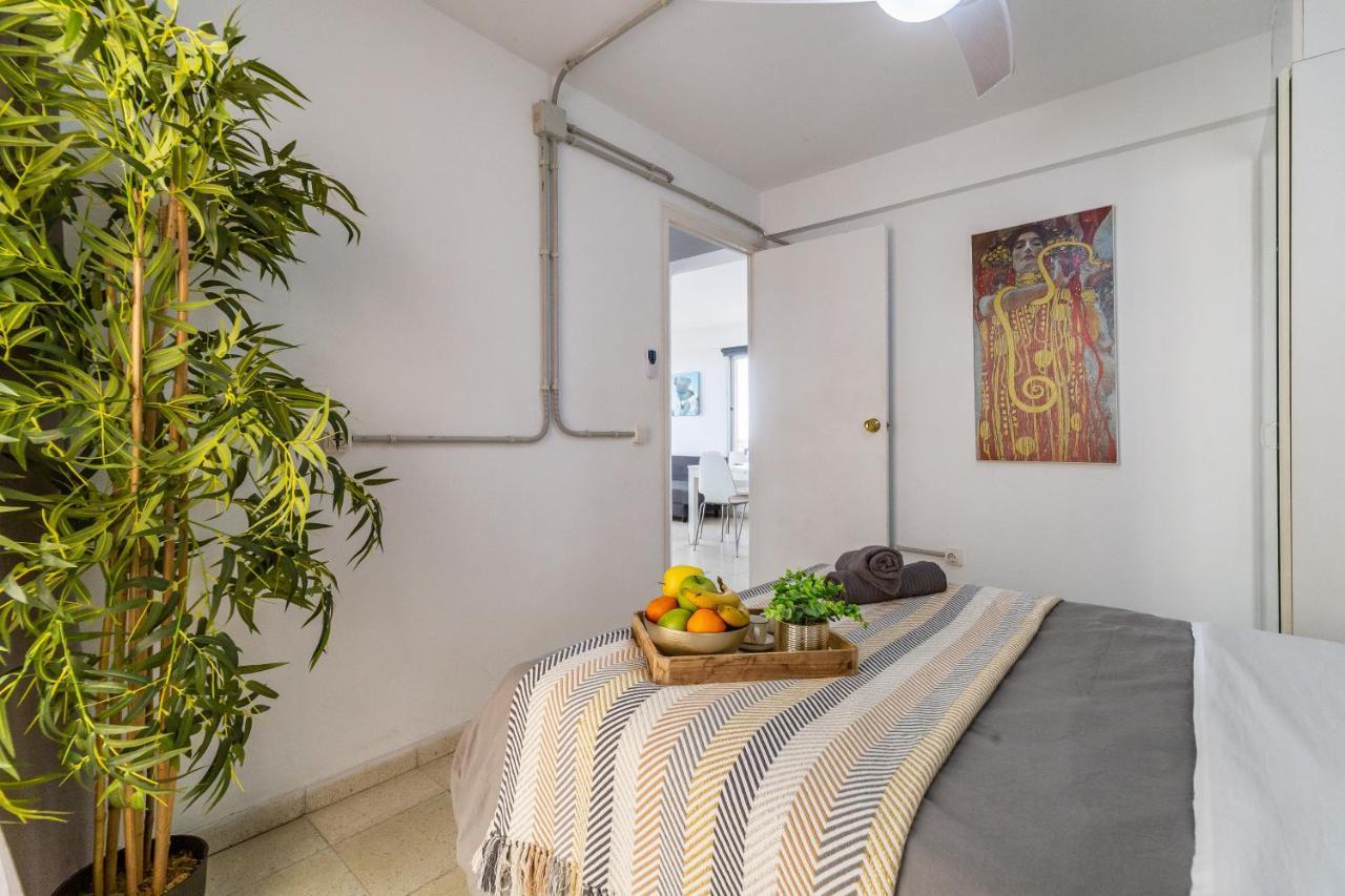 Front Paseo Maritimo Apartment