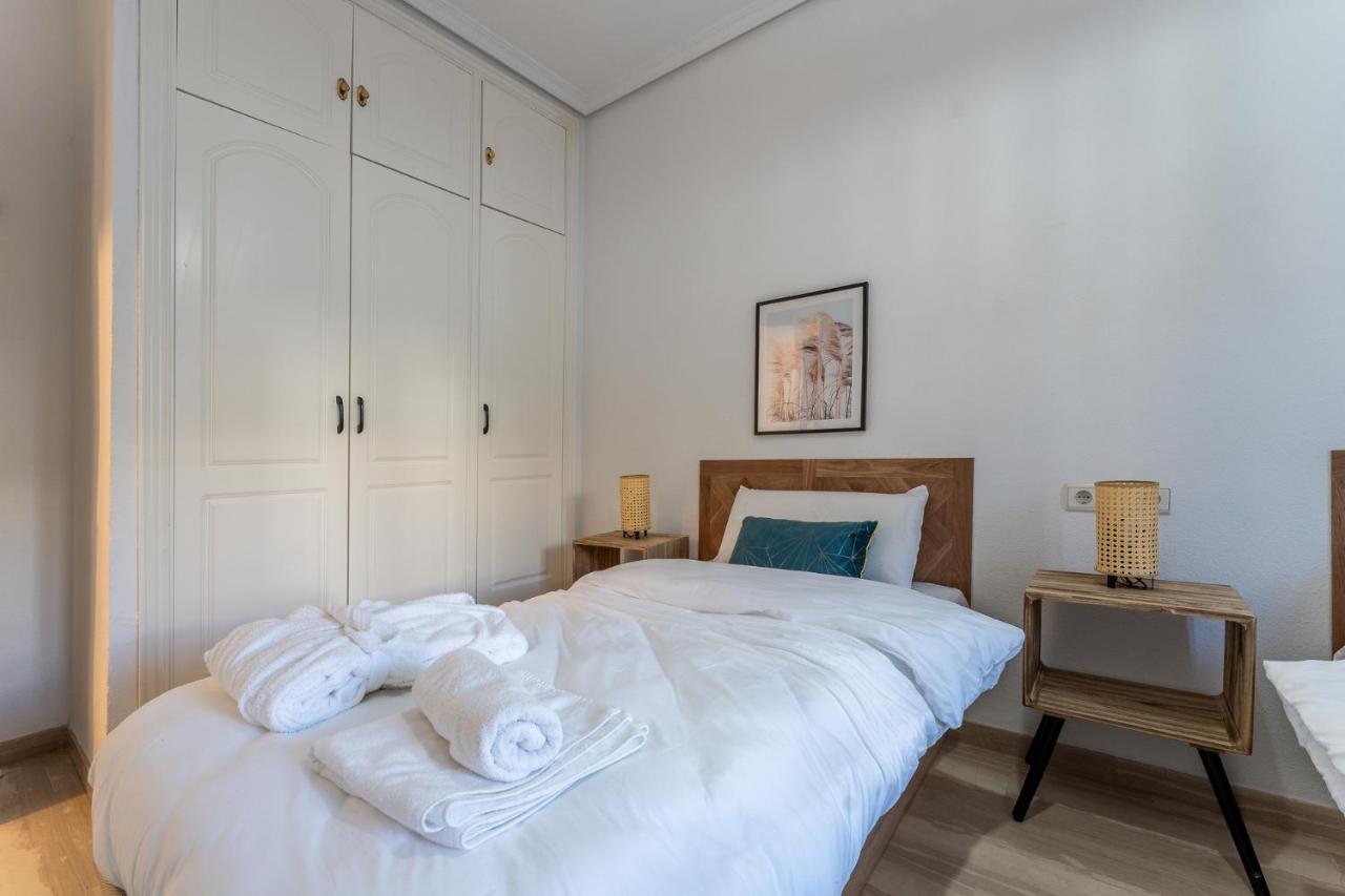 Superb Location Beachfront , 3 Bed With Terrace Appartement