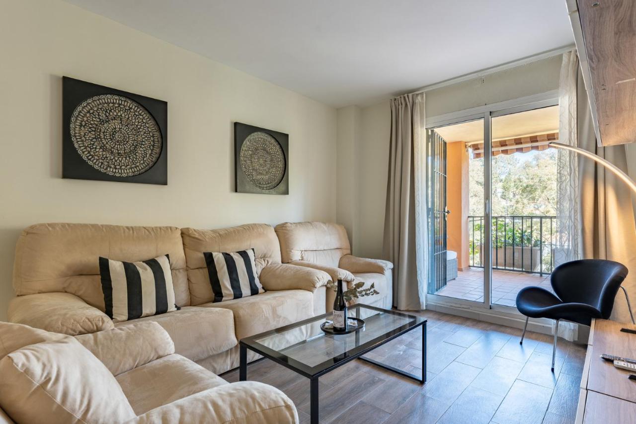 Seaside Bliss 2br With Tranquil Terrace Pool And Parking *