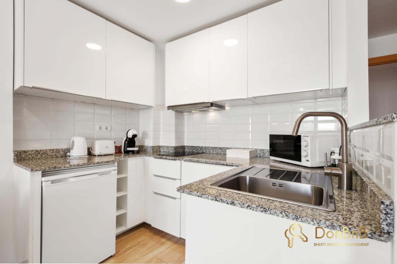 Cozy With Sea View And Private Parking In Apartment *